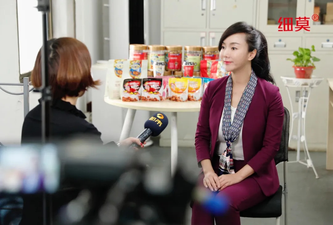 湖南都市頻道報(bào)道細(xì)莫食品工廠，了解更新更全面的細(xì)莫食品！